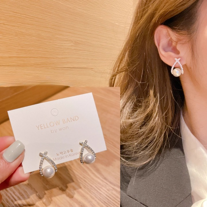 Korean Elegant Whisper: Pearl Earrings - Sparkling Fusion